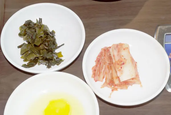 Comida coreana em um restaurante — Fotografia de Stock
