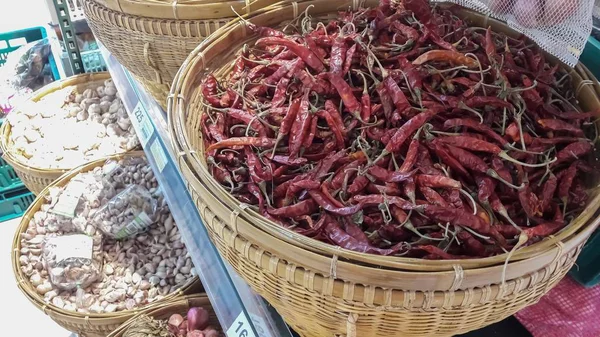 Peperoncino in un contenitore — Foto Stock