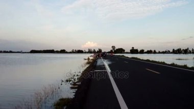 Yolun sel yolculuk zorlaştırır. 