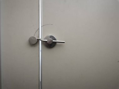 Banyo kapısı kilidi.