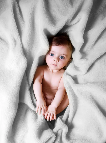 Baby looking at camera — Stock Photo, Image