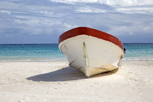 Gamla Träbåt Karibisk Strand — Stockfoto