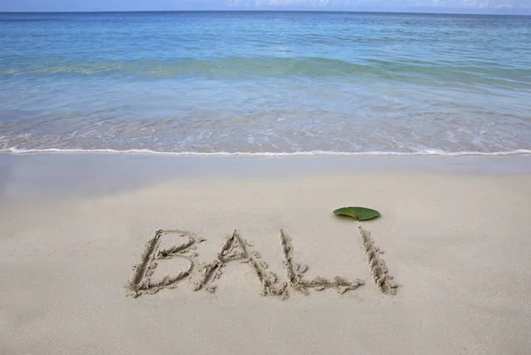 Das Auf Den Sand Meer Geschriebene Wort Bali — Stockfoto