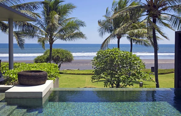 Private Pool Facing Ocean Kuta Beach Indonesia — Stock Photo, Image