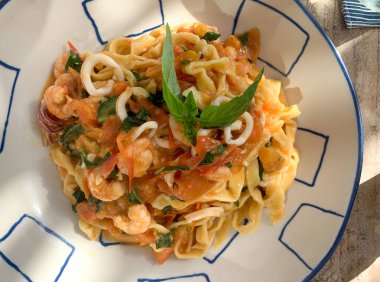 Deniz ürünleri makarna makarna