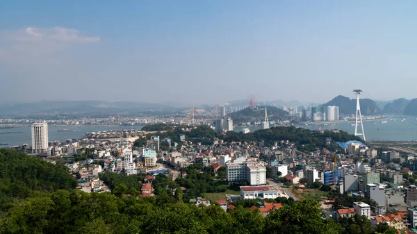 Ha Long Şehri ve Bay Havacılık Manzarası