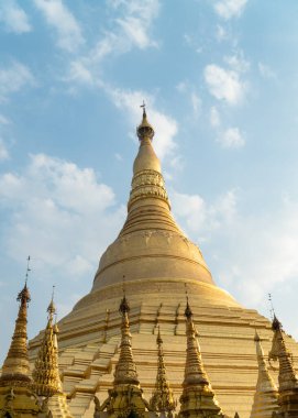 Shwedagon Pagoda 'daki en kutsal Budist tapınağı.