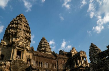 Siem Reap, Kamboçya - 30 Aralık 2019: Angkor Wat, Khmer İmparatorluğu için inşa edilen ve sonradan Siem Reap, Kamboçya 'da Budist olan bir tapınak..