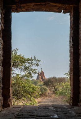 Bagan Myanmar 'da eski pagoda stupaları açılıyor.