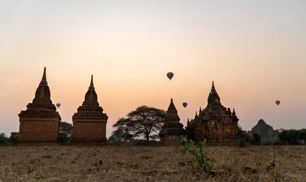 Баган Мьянма Марта 2020 Года Воздушные Шары Поднимаются Над Древними — стоковое фото