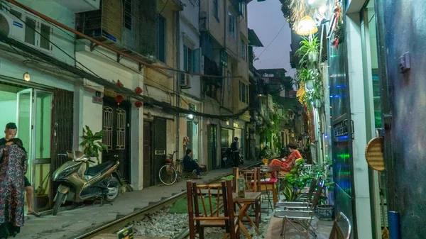 Hanói Vietnã Novembro 2019 Rua Trem Vista Lateral Cafés Noite — Fotografia de Stock