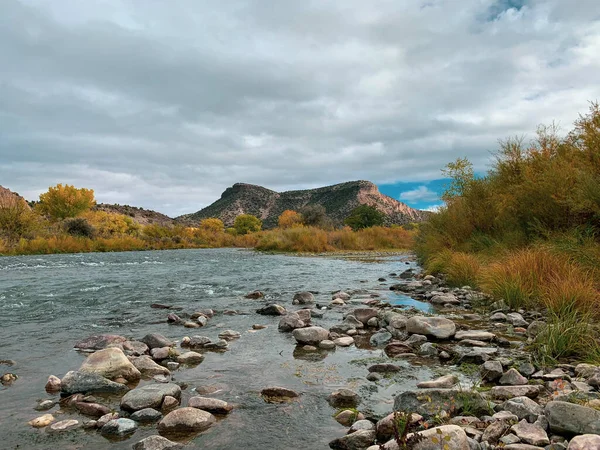 Rio Grande Cama Rio Rochoso Vista Montanha Fundo Sante Novo — Fotografia de Stock