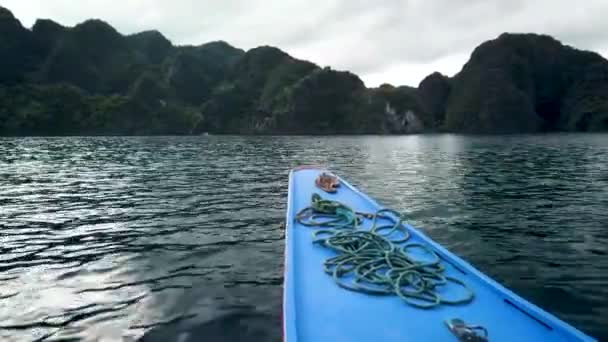 Bangka Boat Island Hopping Tour Pov Zbliża Się Zatoka Kayangan — Wideo stockowe