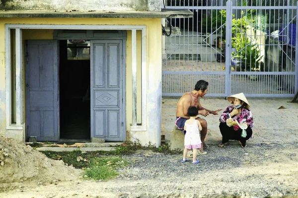 베트남 2014 남편과 이야기 거리에 가까운 대화를 그들의 — 스톡 사진
