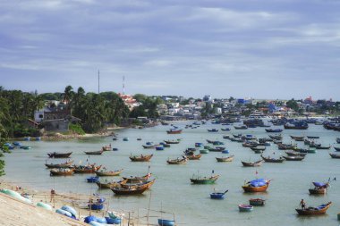 Vietnam, Güneydoğu Asya'da narbor ve Vietnam balıkçı köyü Mui Ne görünümü. 