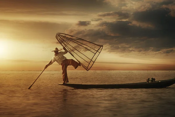 Lac Inle Myanmar Novembre 2015 Fermier Birman Sur Son Bateau — Photo