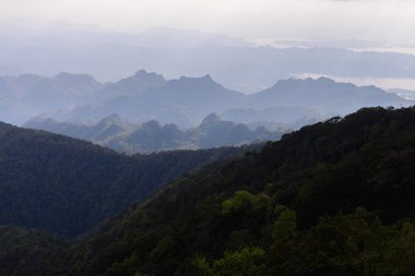 Litle sisli ile güzel dağ silsilesi.