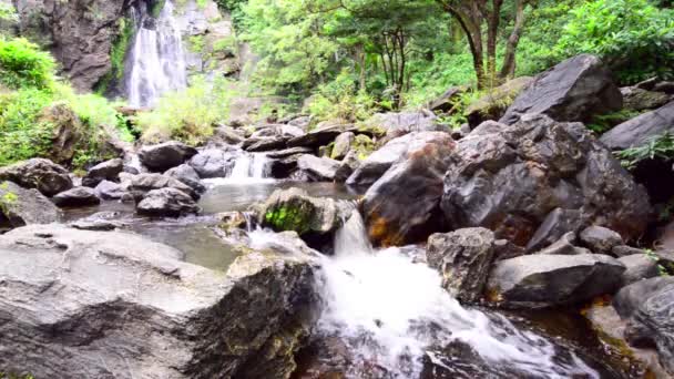 Cascata Khlong Lan Nel Parco Nazionale Kamphaeng Phet Thailandia — Video Stock