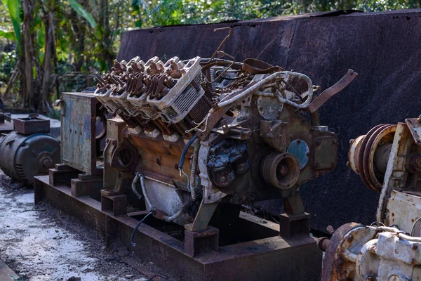 Ржавый старый двигатель . — стоковое фото