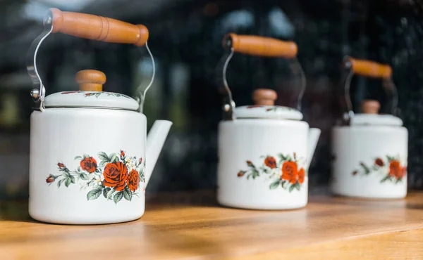 White Ceramic Tea Pots Wooden Handle Painted Red Roses Displayed — Stock Photo, Image