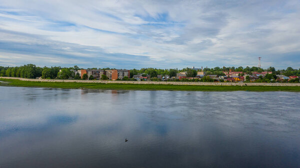 Екабпилс, Латвия 1 июня 2019 года: Вид с борта беспилотника над городом Екабпилс (Латвия)
)