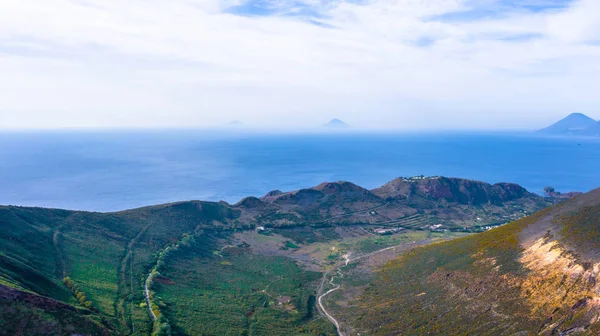 Flygfoto Från Flygande Drönare Panoramautsikt Från Bergsvägarvulkanen Vulcano Island Sommardag — Stockfoto