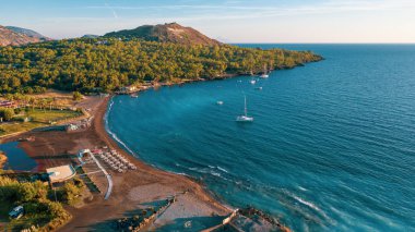 İtalya, Lipari Sicilya 'daki Vulcano Adası' nın en iyi Beache 'sinden Panoramic manzaralı uçan drone' un havadan çekilmiş fotoğrafı. (seri) 