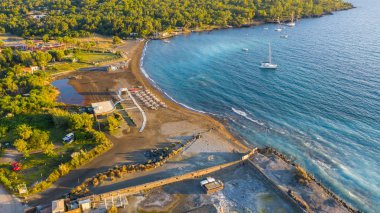 İtalya, Lipari Sicilya 'daki Vulcano Adası' nın en iyi Beache 'sinden Panoramic manzaralı uçan drone' un havadan çekilmiş fotoğrafı. (seri) 