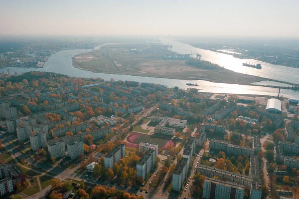 Letonya Riga Sonbahar Günbatımında Vecmilgravis Bölgesinin Uçan Insansız Hava Aracının — Stok fotoğraf