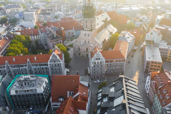 Zdjęcie Lotu Drona Panoramiczne Kościoła Piotra Starego Miasta Tle Rzeki — Zdjęcie stockowe