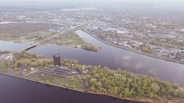 Légi Felvétel Repülő Drónról Panorámás Fél Kilométeres Kilátás Riga Hídjaira — Stock Fotó