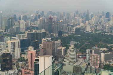 Bangkok, Tayland, 25 Aralık 2019: King Power Mahanakhon, Bangkok, Tayland 'dan (dizi) gün batımında Bangkok' un güzel hava manzaralı panoramik silueti)