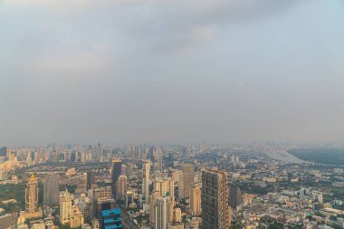 Bangkok, Tayland, 25 Aralık 2019: King Power Mahanakhon, Bangkok, Tayland 'dan (dizi) gün batımında Bangkok' un güzel hava manzaralı panoramik silueti)