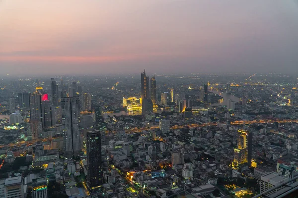 Bangkok, Tayland, 25 Aralık 2019: King Power Mahanakhon, Bangkok, Tayland 'dan (dizi) Bangkok' un güzel hava manzaralı panoramik silueti)