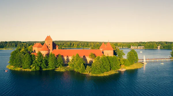 Krásná Letecká Fotografie Dronu Zámku Trakai Který Nachází Uprostřed Jezera — Stock fotografie