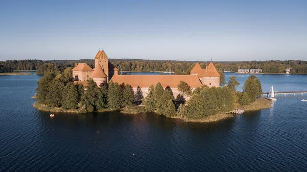 Krásná Letecká Fotografie Dronu Zámku Trakai Který Nachází Uprostřed Jezera — Stock fotografie