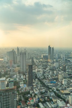 King Power Mahanakhon, Bangkok, Tayland 'dan (dizi) günbatımında Bangkok' un güzel hava manzaralı gökyüzü)