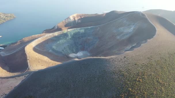 Piękny Film Lotu Drona Niesamowity Wielki Krater Vulcano Fumarolami Wyspie — Wideo stockowe