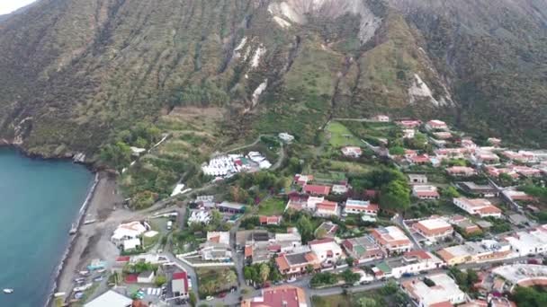 Prachtige Panoramische Luchtfoto Video Van Vliegende Drone Rots Vulcano Eiland — Stockvideo