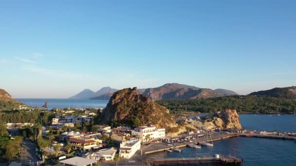 Prachtige Panoramische Luchtfoto Video Van Vliegende Drone Rots Vulcano Eiland — Stockvideo