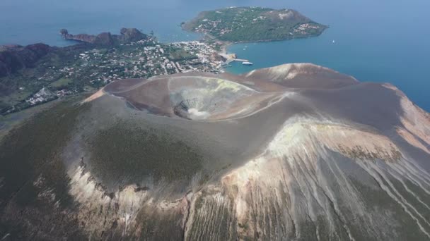 Hermoso Video Aéreo Del Dron Volador Del Increíble Gran Cráter — Vídeo de stock