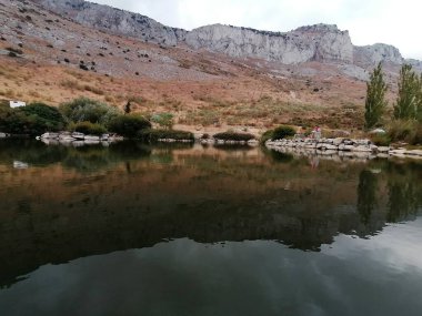 Küçük göl ve dağlar El Torcal Antequera ili Malaga, Endülüs, İspanya.