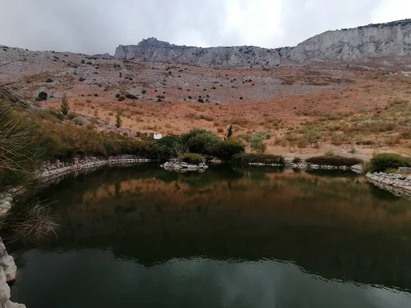 Pequeno Lago Montanhas Torcal Antequera Província Málaga Andaluzia Espanha — Fotografia de Stock