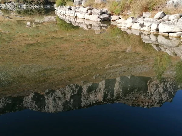Göldeki serap. El Torcal de Antequera, Malaga, Endülüs, İspanya