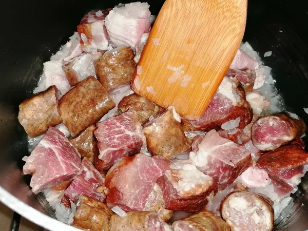 Carne Embutidos Cocidos Con Cebolla Sartén —  Fotos de Stock