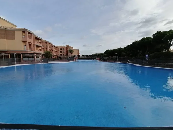 Vista Piscina Una Bella Giornata Con Cielo Blu Spagna Immagini Stock Royalty Free