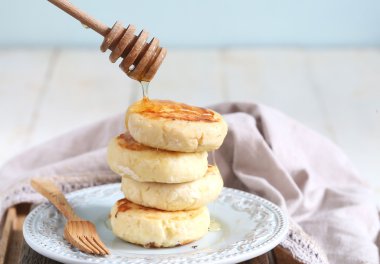 Lezzetli peynir ballı krep