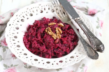 pancar, peynir ve ceviz ile salata 