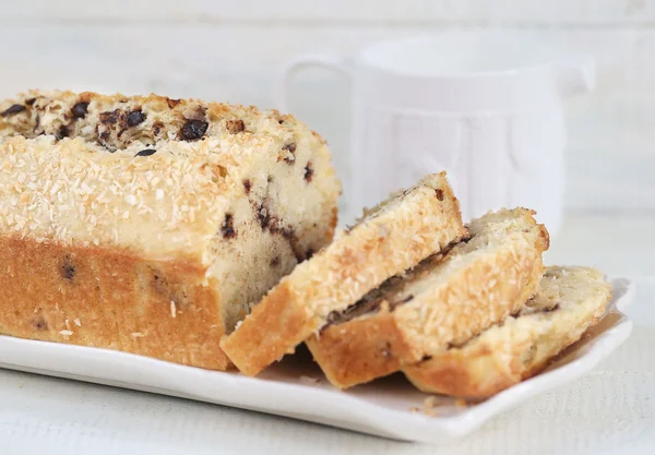 Lezzetli ev yapımı Hindistan cevizli kek çikolata damla 