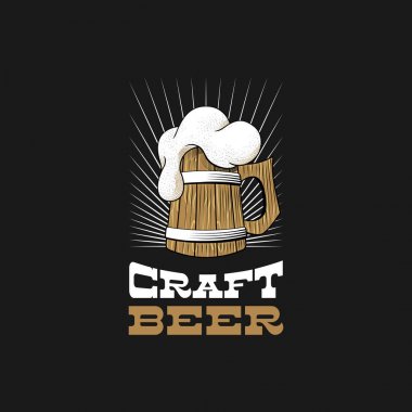 Ahşap kupa köpük ile bira. Craft brewery logosu.